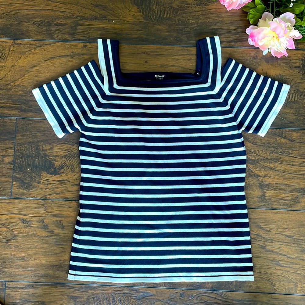 Women’s cold shoulder knit